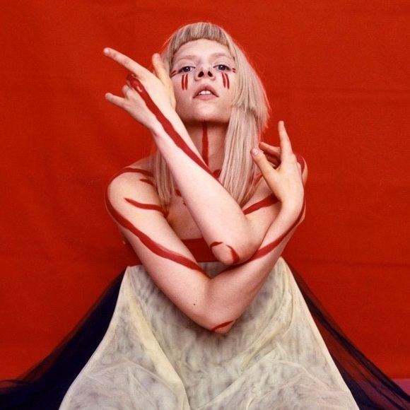 Meet your Posher, Elizabeth - Picture 14 of 15